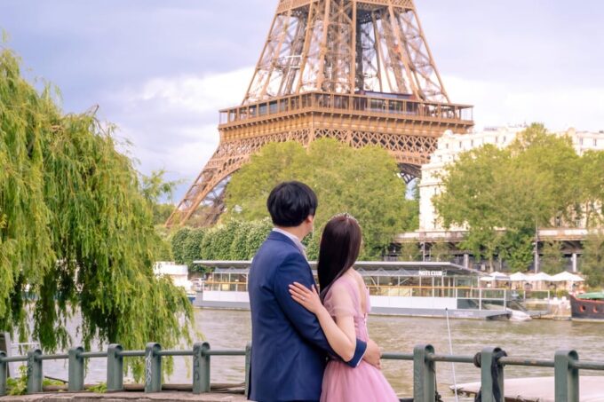 Photo Session for Couples With Flowers Around Eiffel Tower - Iconic Parisian Backdrop