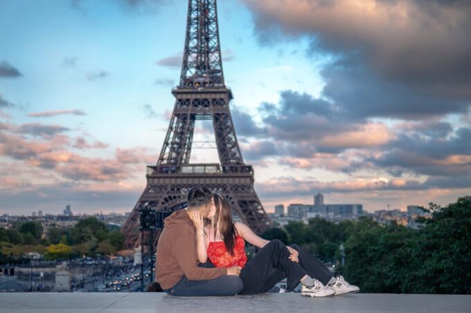 Photo Session for Couples With Flowers Around Eiffel Tower - Frequently Asked Questions