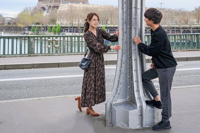 Photo Session in Paris - Photographer at the Eiffel Tower - Accessibility and Participation