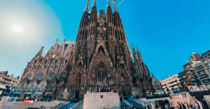 Photo Tour: Barcelona Famous Landmarks - Exploring Barcelonas Old Part