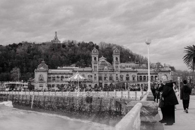 Photo Tour in San Sebastián as a Local Photographer - Frequently Asked Questions