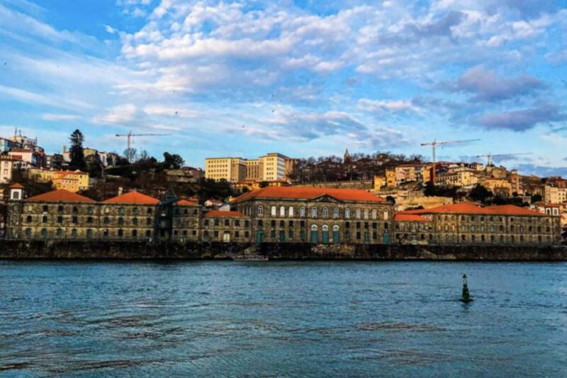 Photo Tour Porto: Walking Tour With Professional Photoshoot - Visit Porto Cathedral and Monument Church