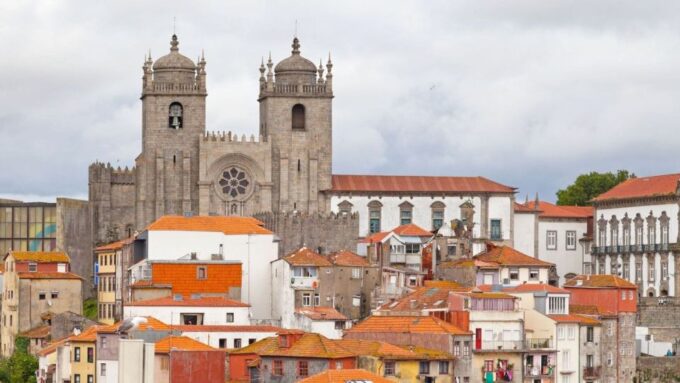 Photo Tour Porto: Walking Tour With Professional Photoshoot - Relax and Enjoy Being a Model