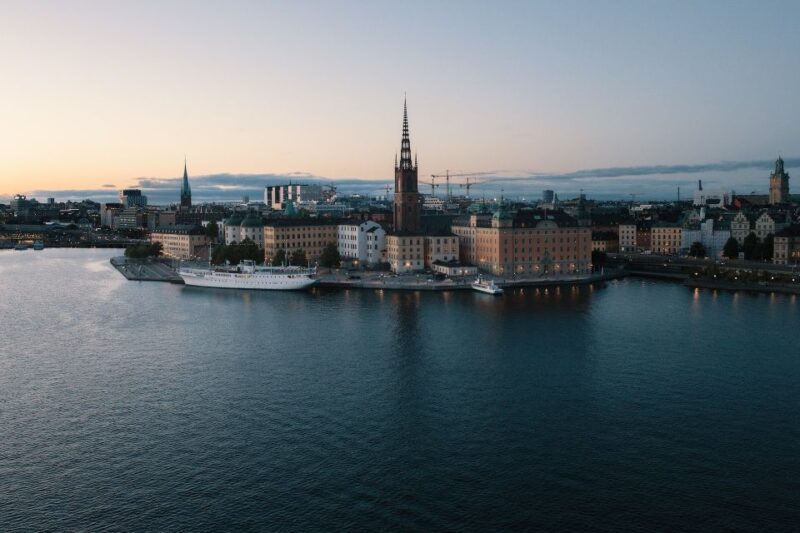 Photo Tour: Stockholm Famous Landmarks Tour - Guided Photography