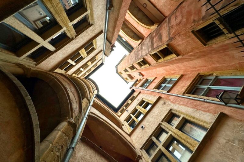 Photographic and Historical Workshop of Old Lyon - Participant Eligibility