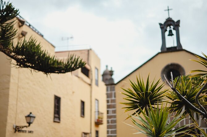 Photographic Walk Through the Old Town of Las Palmas - Visiting the Iconic Catedral De Santa Ana