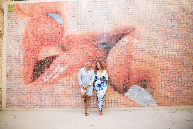 Photoshoot Tour in Barcelona Secret Corners - Professional Photographer