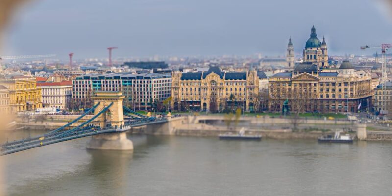 Photoshoot Tours With Professional Phototographer - Budapest - Key Points
