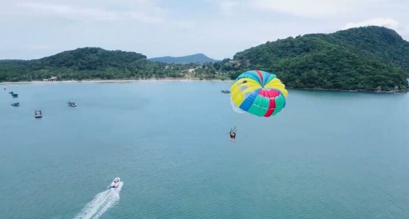 Phu Quoc: Explore 3 Islands & Exciting Parasailing Combo - 8-Course Lunch and Refreshments