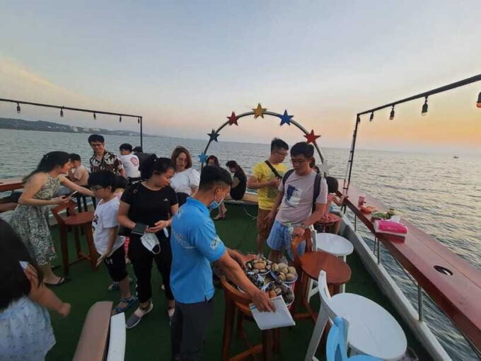 Phu Quoc Island Cruise Tour: Sunset Dinner And Squid Fishing - Tour Suitability and Requirements
