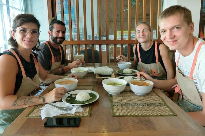 Phuket Cooking Course Half Day Class and Market Tour - Class Capacity and Accessibility