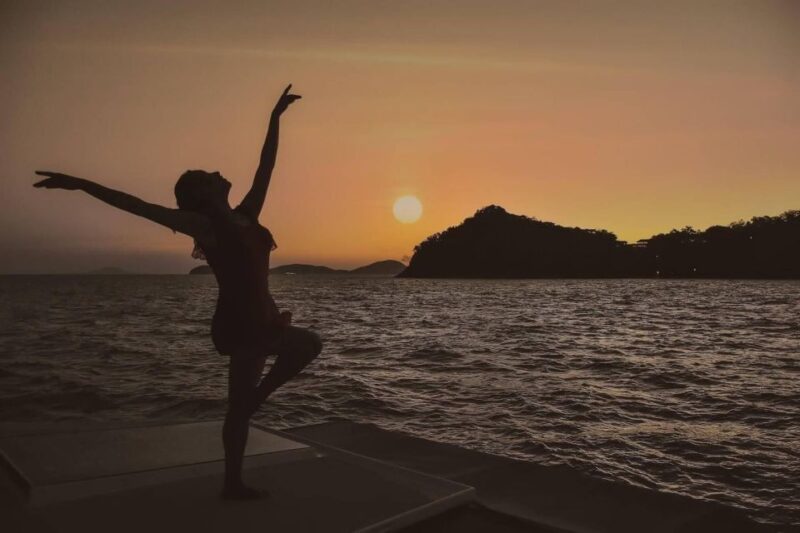 Phuket: Coral Island & Sunset Dinner by Sailing Catamaran - Included Services