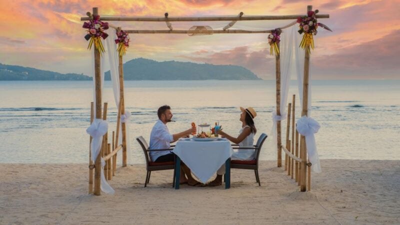 Phuket: Hire a Professional Photographer at Your Own Resort - Key Points