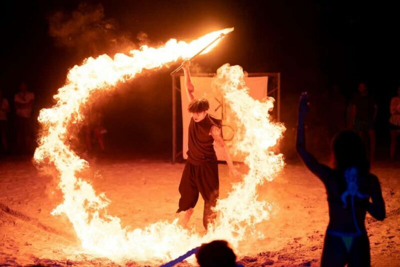Phuket: Kudo Beach Club Entry with Set Menu - Atmosphere and Entertainment