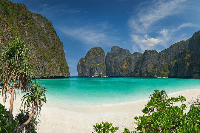 Phuket: Phi Phi Islands by Ferry With Snorkeling and Lunch - Onboard Refreshments
