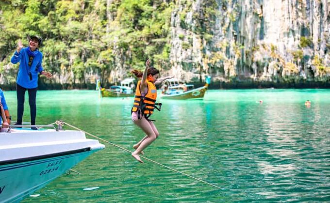 Phuket: Relaxed Phi Phi & Khai Islands Beach Snorkeling Tour - Lunch and Refreshments