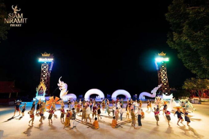 Phuket: Siam Niramit Ticket With Round Transfer and Dinner - Getting to the Siam Niramit Theatre