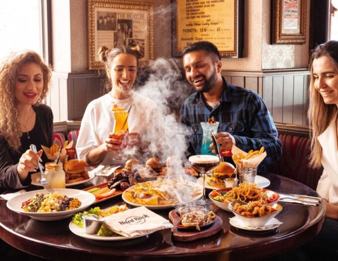 Picadilly Circus: Hard Rock Cafe Set Menu Lunch or Dinner - Skip-the-Line Express Security Check