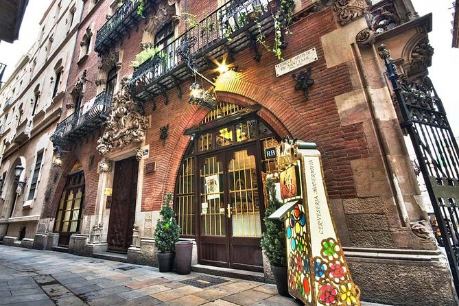 Picasso Museum & Private Walking Tour at Arts District Born - Highlights of the Picasso Museum