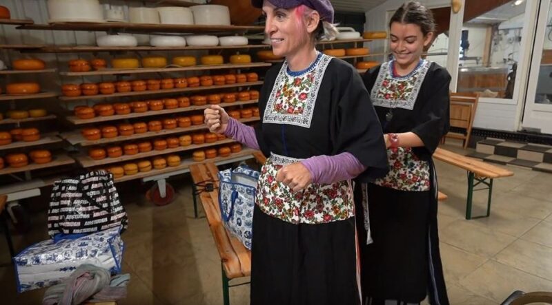 Picture in Volendam Costume With Cheese and Clog Tour - Pricing and Duration