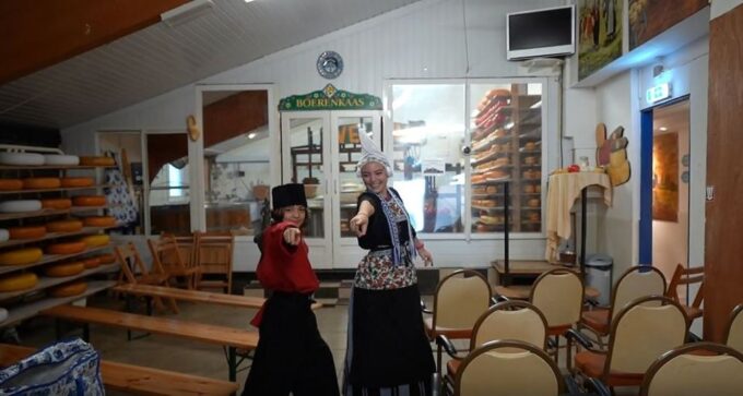 Picture in Volendam Costume With Cheese and Clog Tour - Meeting Point and Directions