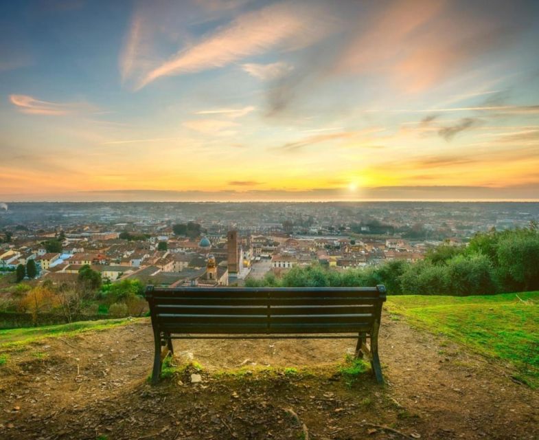 Pietrasanta: SIGHTSEEN TOUR WITH PRIVATE PHOTOGRAPHER - Live Tour Guide Options