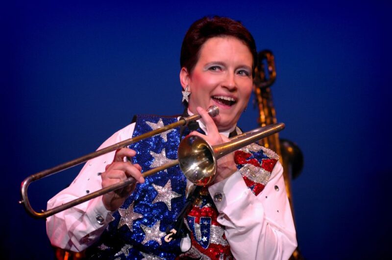 Pigeon Forge: Patty Waszak Music and Comedy Show - Logistics and Accessibility
