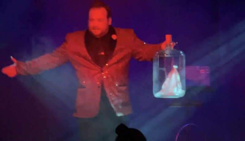 Pigeon Forge: Steven Bests Unbelievable Magic Show - Key Points