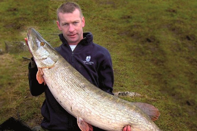 Pike Shore Fishing. Lough Corrib, Connemara .English/French Speaking Ghillie. - Lough Corrib Fishing