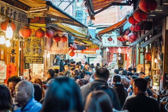Pingxi Jiufen Day Trip From Taipei With Sky Lantern Experience - Taking in Shifen Falls