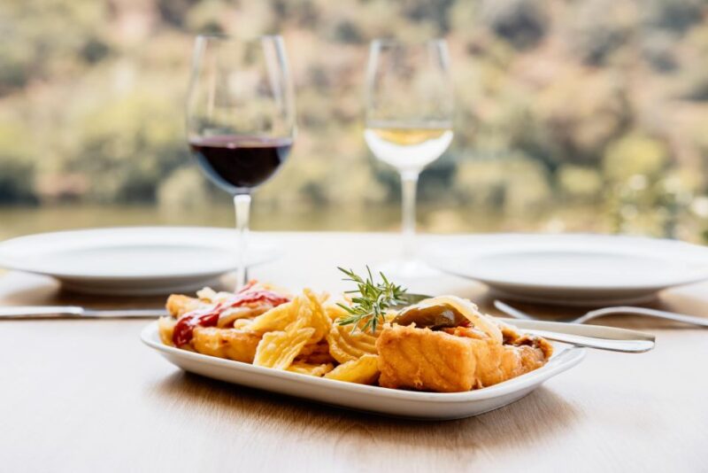 Pinhão: Douro River Boat Tour With Lunch - Key Points