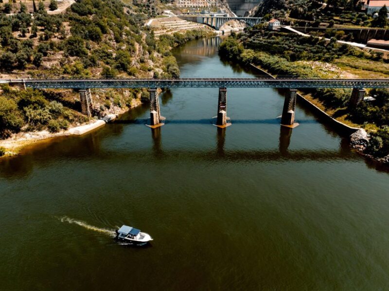 Pinhão: Douro River Boat Tour With Lunch - Inclusions and Experience