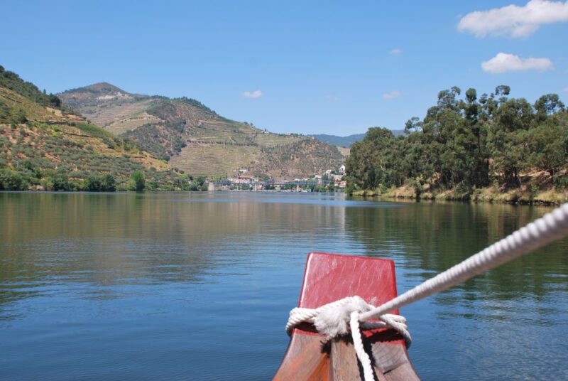 Pinhão: Rabelo Boat 1-Hour Tour - Exploring the Douro River