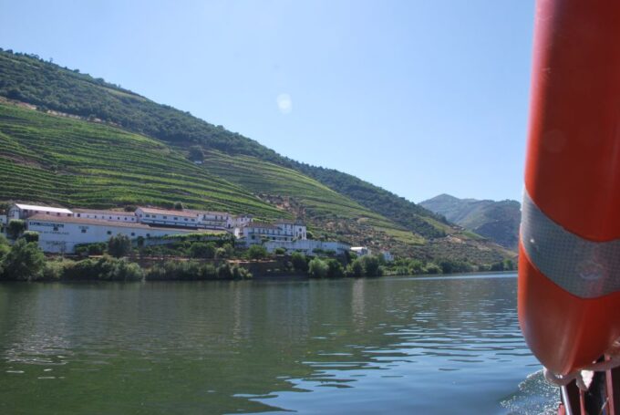 Pinhão: Rabelo Boat 1-Hour Tour - Taking in Local Culture
