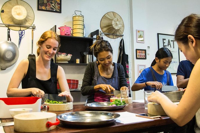 Pink Chili - Thai Cooking Class and Market Tour in Bangkok - Meeting and Pickup Details