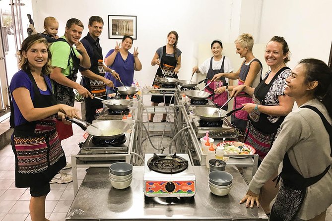 Pink Chili - Thai Cooking Class and Market Tour in Bangkok - Tour Size and Capacity