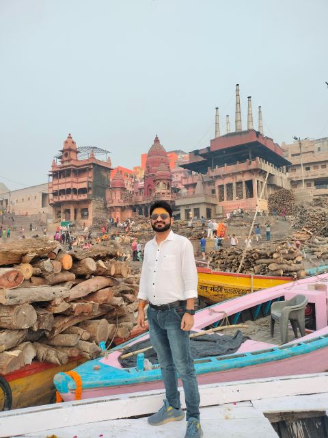 Pintu Tourist Guide in Spanish & English in Varanasi/Benares - Meeting Point and Availability