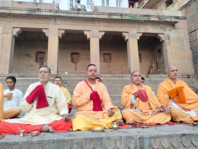Pintu Tourist Guide in Spanish & English in Varanasi/Benares - Local Artisan Workshops and Tea