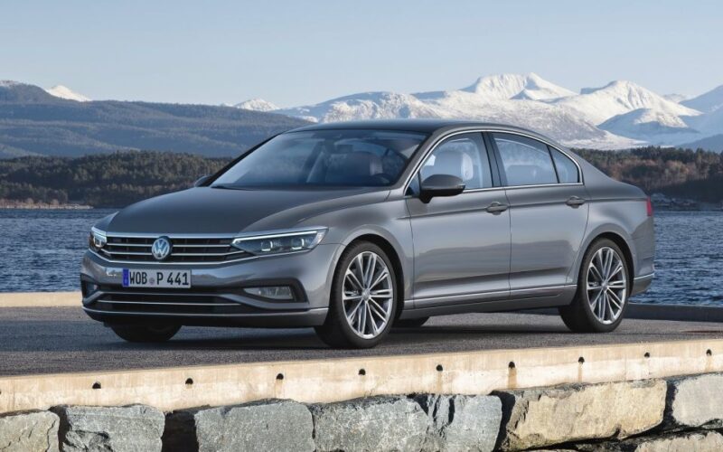 Piraeus Port: Private One-Way Transfer to Athens City Center - Booking and Meeting Details