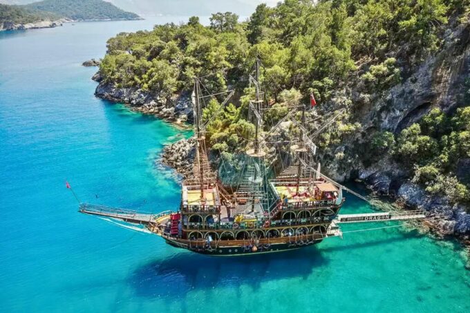 Pirate Boat Tour in Ölüdeniz & Butterfly Valley - Onboard Experience