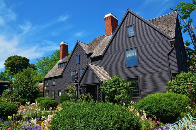 Pirates and Privateers Walking Tour With Real Pirates Admission - Key Points