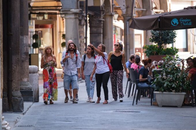 Pisa: City Sightseeing Walking Tour With Snacks and Drinks - What to Bring
