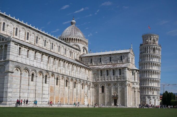 Pisa - Private Historic Walking Tour - Medieval Walls and Lions Gate