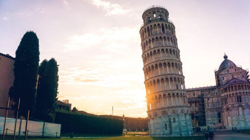 Pisa: Sightseeing Walking Tour - Guided Experience