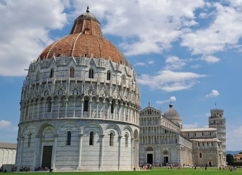 Pisa: Square of Miracles and Leaning Tower Walking Tour - Guided Experience