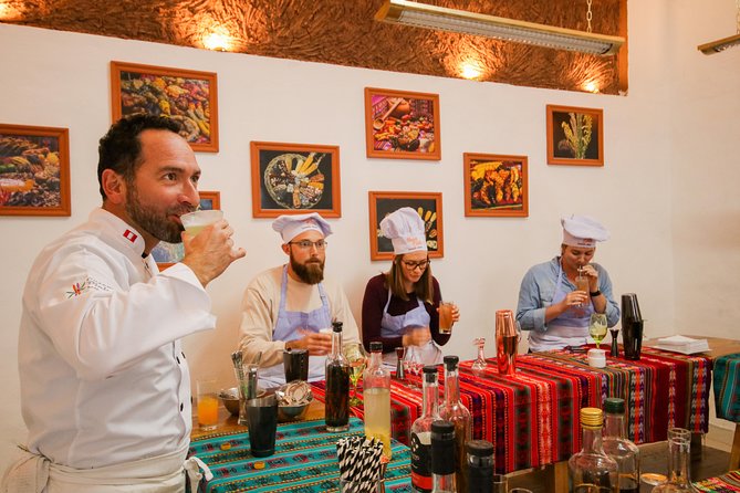 PISCO SOUR COCKTAIL CLASS 7:00 PM to 8:00 PM (Available Only in English) - Meeting and End Point