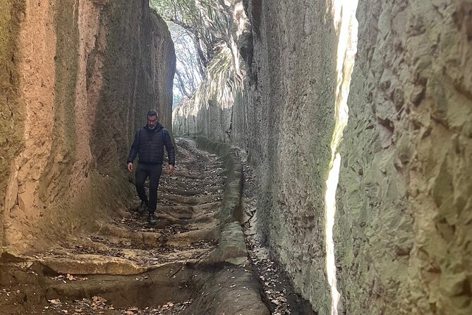 Pitigliano in the Footstep of the Etruscan: Hike and Wine Tasting - Planning Your Pitigliano Adventure