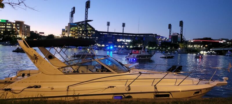 Pittsburgh: Private Yacht River Cruise with Captain and BYOB - An Inside Look at the Pittsburgh Private Yacht Experience