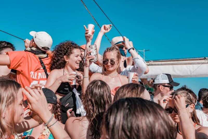 Playa De Palma: Boat Party With DJ, Buffet and Entertainment - Activities and Entertainment