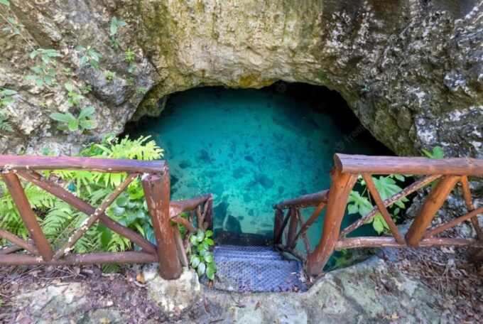 Playa Del Carmen: Cenotes Casa Tortugas Tour With Snorkeling - Lunch and Refreshments